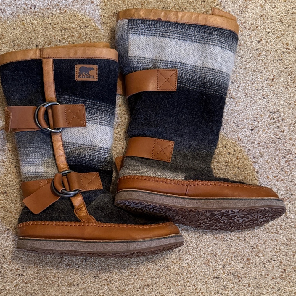 SOREL Chipahko Wool Blanket Boots, size 7